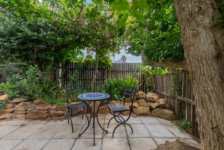 2 Bedroom Property for Sale in Vredehoek Western Cape